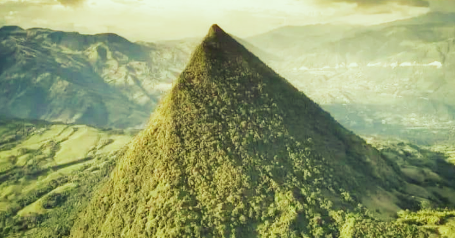 Vista aérea de Cerro Tusa. Una de las montañas más imponentes del suroeste antioqueño, en Venecia