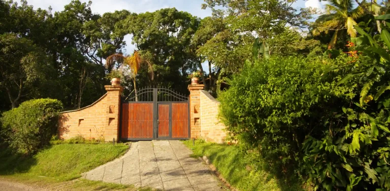 Portada de la finca La Esperanza, imagen de referencia para llegar a la finca entre Amagá y Fredonia cerca a Medellín
