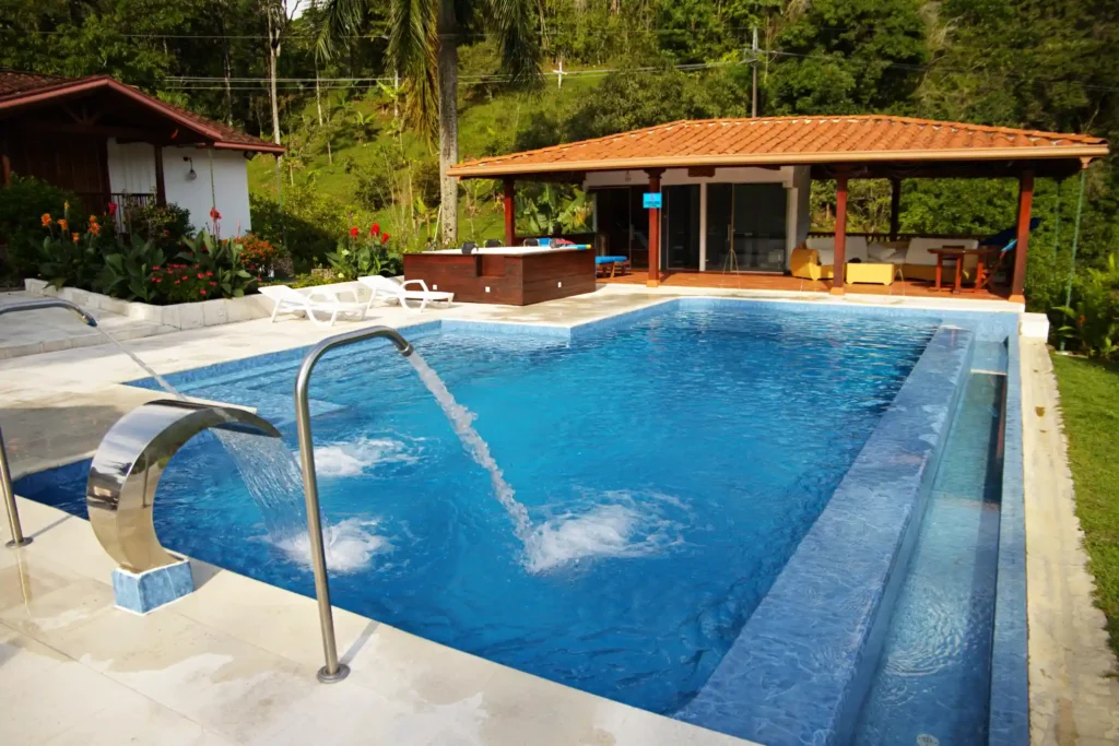 Hermosa piscina en tierra de clima cálido - Finca la Esperanza, ubicada entre Amagá y Fredonia, cerca a Medellín